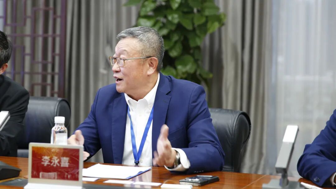 首页>社区>正文>李永喜先生对vinmart集团一行的到访表示欢迎,并介绍