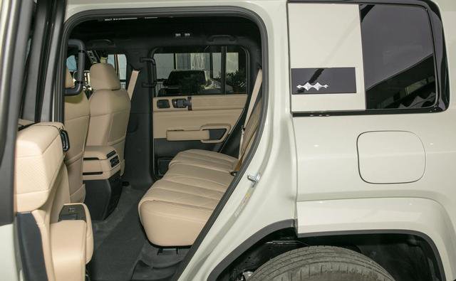 方程豹豹5，插电混合动SUV，轴距2800mm，纯电210km，4.8秒破百