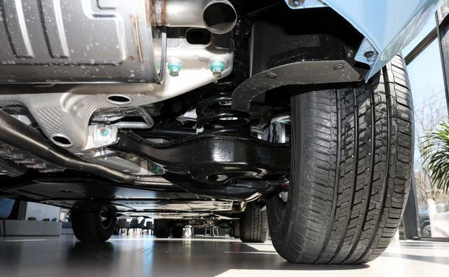 方程豹豹5，插电混合动SUV，轴距2800mm，纯电210km，4.8秒破百