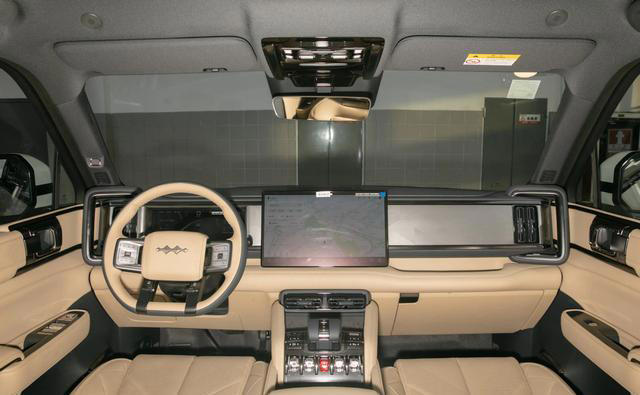 方程豹豹5，插电混合动SUV，轴距2800mm，纯电210km，4.8秒破百