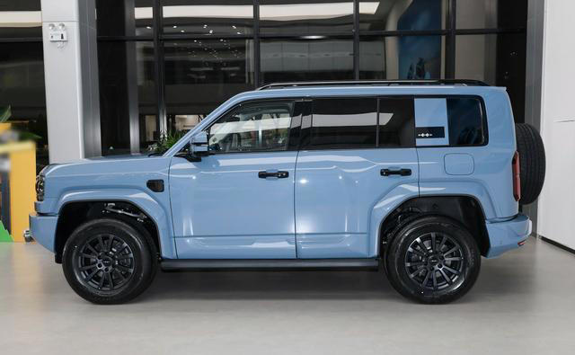 方程豹豹5，插电混合动SUV，轴距2800mm，纯电210km，4.8秒破百