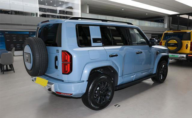 方程豹豹5，插电混合动SUV，轴距2800mm，纯电210km，4.8秒破百