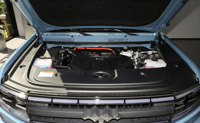 方程豹豹5，插电混合动SUV，轴距2800mm，纯电210km，4.8秒破百