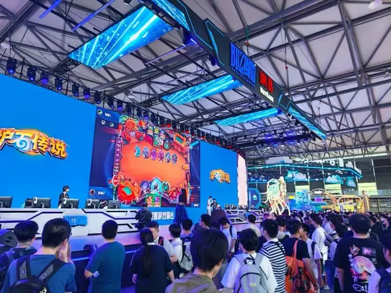 重磅新品游戏集中亮相！记者实探ChinaJoy：AI含量上升，玩家排队试玩！