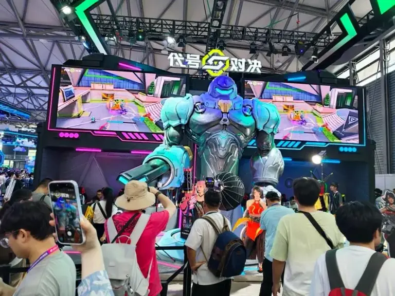 重磅新品游戏集中亮相！记者实探ChinaJoy：AI含量上升，玩家排队试玩！