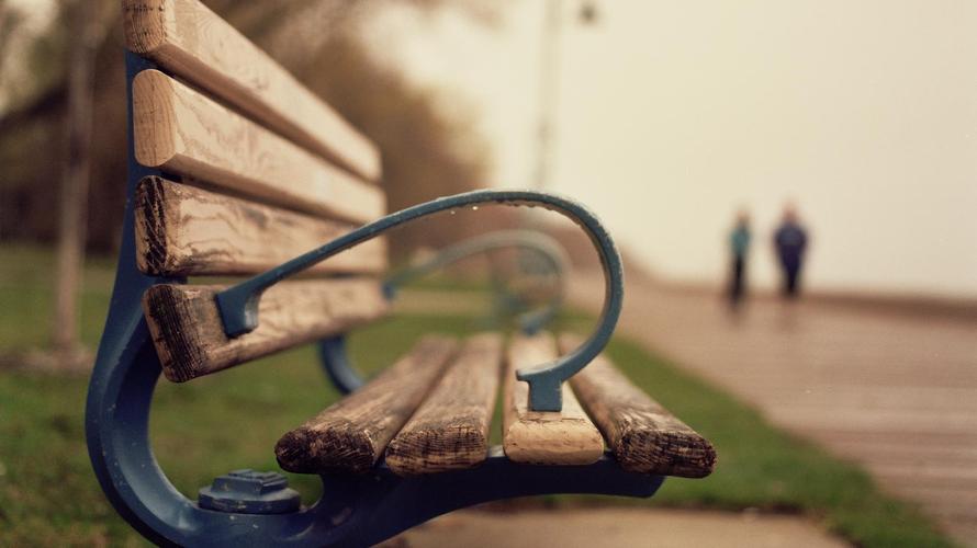 成熟从来不是看破一切，而是学会坦然面对，放不下不如顺其自然